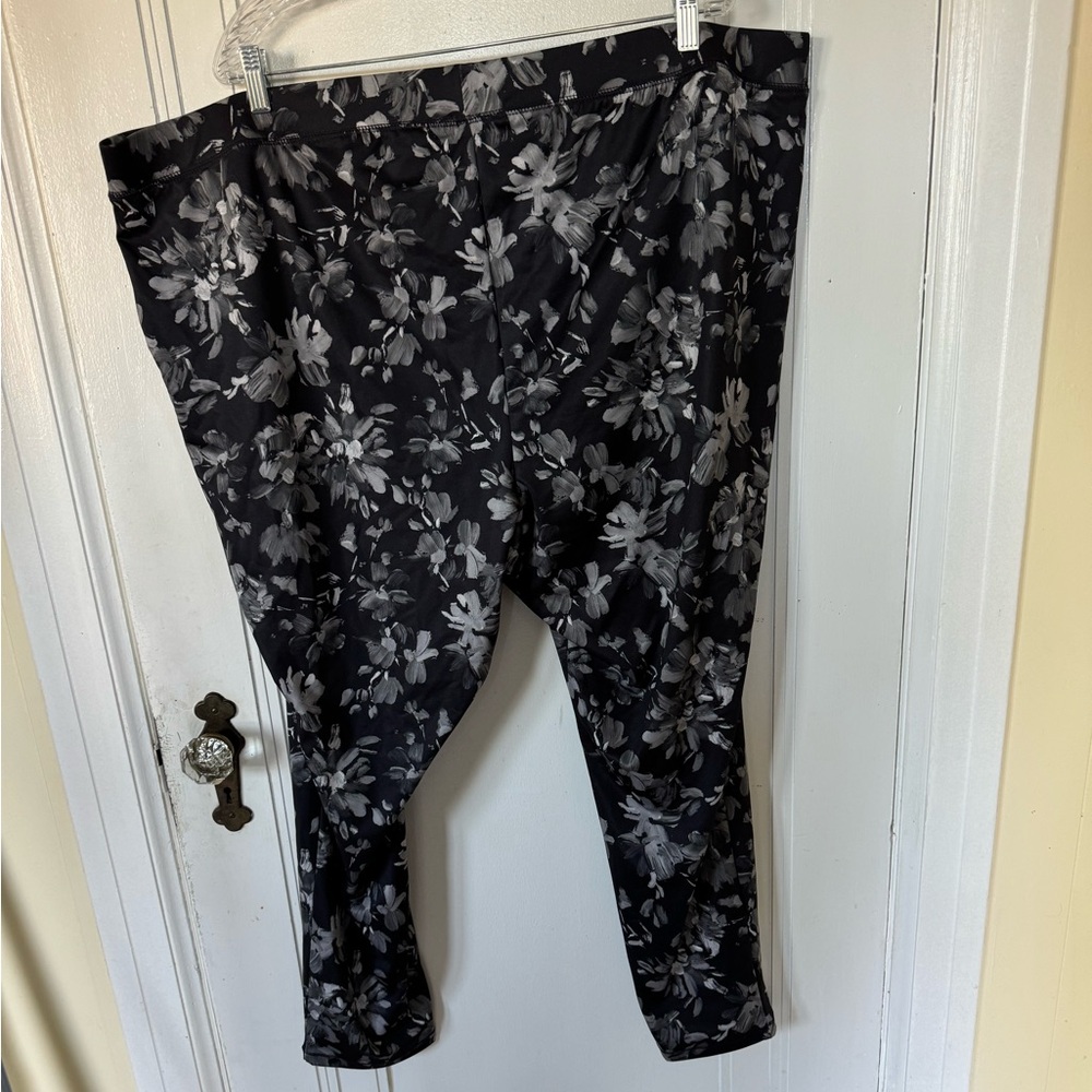 Catherines active leggings size 4x. Never worn.